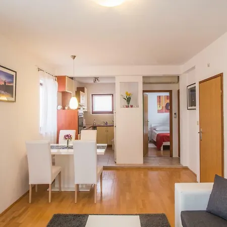 Apartman Marnika Appartamento *